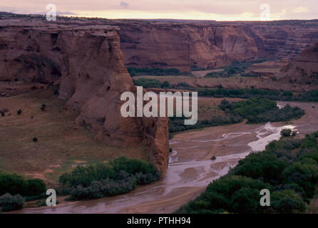 Le lever du soleil, dans le Canyon de Chelly Navajo Nation réservation, Arizona. Photographie Banque D'Images