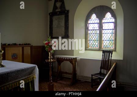 Saint Seiriol's intérieur de l'Église, Penmon, Beaumaris, Anglesey, au nord du Pays de Galles, Royaume-Uni Banque D'Images