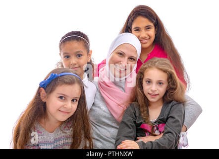 Les femmes de la famille musulmane heureuse, la mère et les filles Banque D'Images