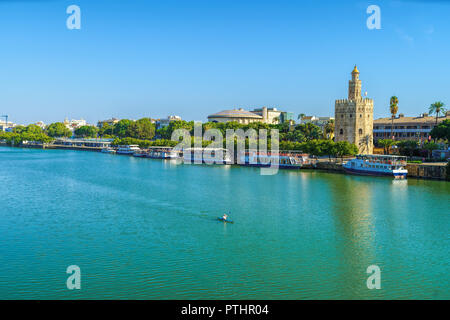 Guadalquivir dans le quartier de Triana. Séville, Andalousie, Espagne Banque D'Images