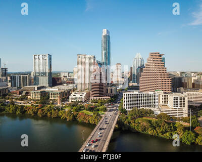 Vue aérienne de Auston Texas de la Congress Avenue Bridge à côté du centre d'observation Statesmans Bat... Banque D'Images