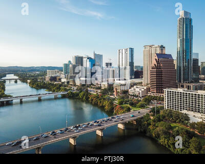 Vue aérienne de Auston Texas de la Congress Avenue Bridge à côté du centre d'observation Statesmans Bat... Banque D'Images