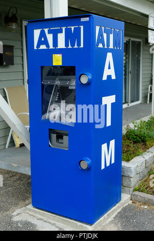 Blue terminal ATM dans le Maine, USA. Banque D'Images