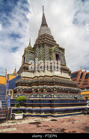 Rama IV au Chedi Phra Maha Chedi Si Rajakarn, Wat Pho, Bangkok, Thaïlande. Banque D'Images