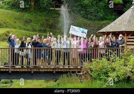 Communauté de loterie de Londonderry célébrer en gagnant à la loterie nationale, 2018. ©George Sweeney / Alamy Banque D'Images