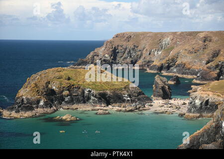 Kynance Cove situé sur la péninsule du Lézard à deux miles au nord de cap Lizard. Destination de vacances d'été. Banque D'Images