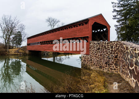 Sachs Pont couvert de Gettysburg, Pennsylvanie sur une journée. Moody. Banque D'Images