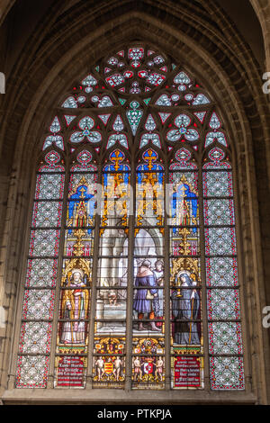 Bruxelles, Belgique - 26 septembre 2018 : Vitrail de Cathédrale de Saint Michel et Sainte Gudule. Banque D'Images