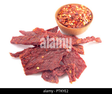 Une Pile de la charque chaude et épicée avec des flocons de piment rouge Banque D'Images