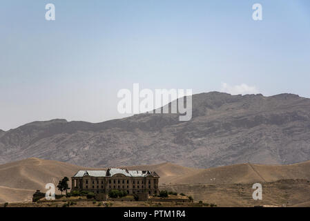 Détruit les ruines de l'ancien palais royal ou Darul Aman Palace à Kaboul en Afghanistan. Banque D'Images