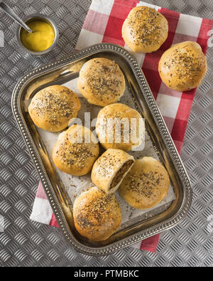 Bierocks. Petits pains de viande et de choux farcis. L'alimentation de l'Allemagne Banque D'Images