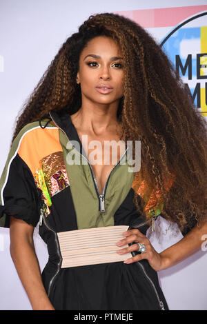 9 octobre 2018 - Los Angeles, CA, États-Unis - 09 octobre 2018 - Los Angeles, Californie - Ciara. 2018 American Music Awards - arrivées au Microsoft Theater. Crédit photo : Birdie Thompson/AdMedia Banque D'Images