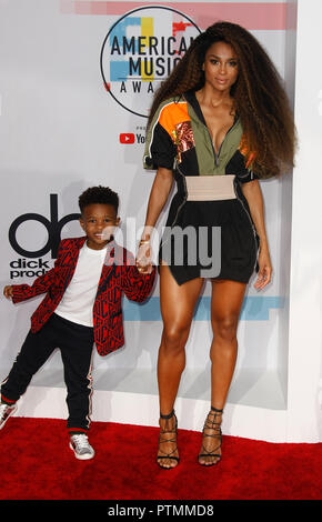 LOS ANGELES, CA - Octobre 09 : Avenir Zahir Wilburn (L) et Ciara assister à la 2018 American Music Awards au Théâtre de Microsoft le 9 octobre 2018 à Los Angeles, Californie. (Photo de imageSPACE/MediaPunch) Banque D'Images