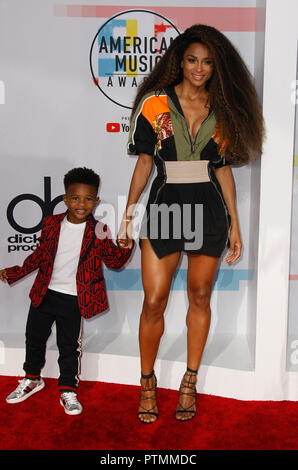 LOS ANGELES, CA - Octobre 09 : Avenir Zahir Wilburn (L) et Ciara assister à la 2018 American Music Awards au Théâtre de Microsoft le 9 octobre 2018 à Los Angeles, Californie. (Photo de imageSPACE/MediaPunch) Banque D'Images