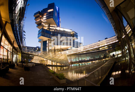 Hanovre, Basse-Saxe. 10 Oct, 2018. Le siège de NordLB, prises tôt le matin. Credit : Julian Stratenschulte/dpa/Alamy Live News Banque D'Images