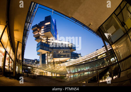 Hanovre, Basse-Saxe. 10 Oct, 2018. Le siège de NordLB, prises tôt le matin. Credit : Julian Stratenschulte/dpa/Alamy Live News Banque D'Images