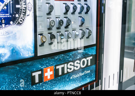 NEW YORK, USA - Août, 2018 : Official store Tissot à Oculus Shopping Center, New York. Tissot est un horloger suisse de luxe, fondée en 1853. Banque D'Images