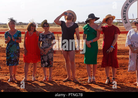 La 97e assemblée annuelle de l'exécution des courses à bush Landor, plus de 1000km au nord de Perth, est la station pour mettre en valeur sociale des familles dans l'Est Gascoyne re Banque D'Images