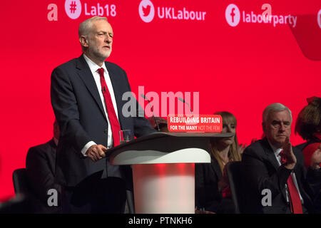 Jeremy Corbyn, chef du Parti du Travail dirigeants donnant son discours à la fin de la conférence annuelle du Parti travailliste en 2018, Liverpool. Banque D'Images