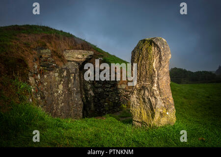 Bryn Celli Ddu chambre funéraire néolithique près de Llandaniel Fab, Anglesey, Pays de Galles, Royaume-Uni Banque D'Images
