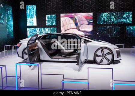 Audi présente la technologie automobile autonome AICON, conception d'une voiture avec le volant-libre pour l'avenir proche. Banque D'Images