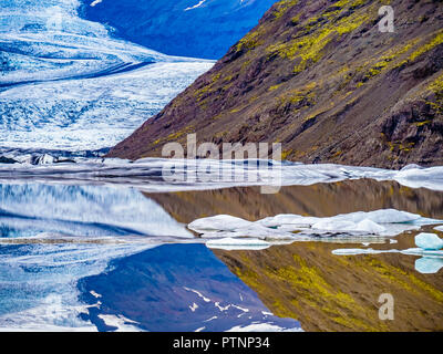 Clair reflet de la montagne et glacier Glacier en Islande Lagon Banque D'Images