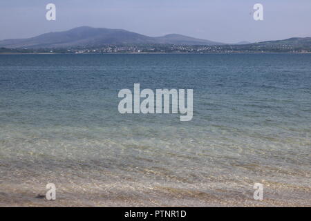 Lough Swilly, qui serpente à travers le comté de Donegal en Irlande, dispose d'eaux claires et de palourdes. Banque D'Images