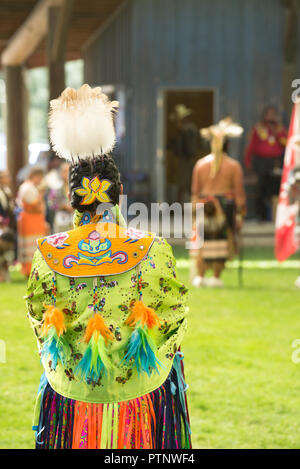 Femme autochtone à l'Tamkaliks à Wallowa Pow Wow, de l'Oregon. Banque D'Images