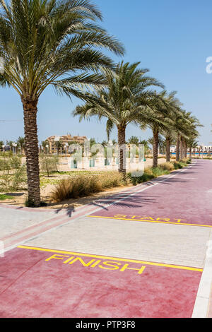 Une piste de course en parc public à Jumeirah Village Circle district de DUBAÏ, ÉMIRATS ARABES UNIS Banque D'Images