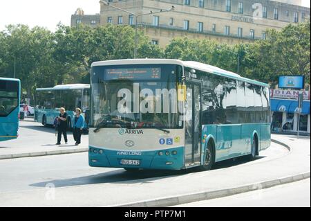 King Long arriva bus no 142 à La Valette, Malte Banque D'Images