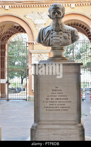 Perugia Ombrie Italie. Palazzo della Provincia effigie de Vittorio Emanuele II, commandé par la province de l'Ombrie ca1878 d'Antonio Passalboni Banque D'Images