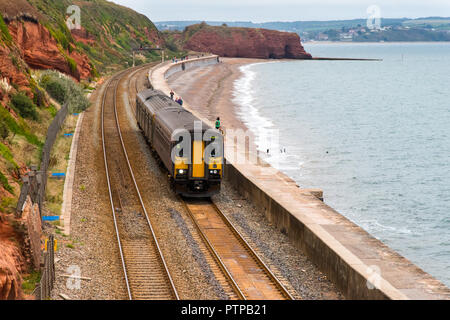 Exmouth, Devon, UK - 4OCT 2018 : UNE CLASSE GWR 153 Super Sprin4ter voyager rame au sud le long de la digue à Exmouth. Cette classe est utilisée pour les Banque D'Images