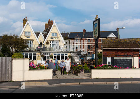 EXMOUTH, Devon, UK - 05OCT 2018 : Le Bosquet est un public House sur l'esplanade près de Exmouth Dock. Banque D'Images