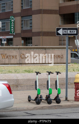 Detroit, Michigan - Lime-S electric scooters de location. Banque D'Images