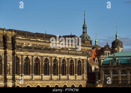 Voyage en Allemagne - Dresde baroque élégant. square Neumarkt avec célèbre église Frauenkirche. Banque D'Images