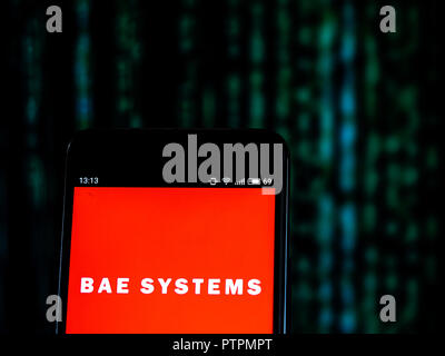 Logo de BAE Systems vu affichée sur téléphone intelligent. BAE Systems plc est une multinationale britannique de la défense, de la sécurité et de l'aéronautique. Son siège est à Londres au Royaume-Uni et elle est présente dans le monde entier. Il est parmi les plus grands de la défense ; il a été classé comme le troisième plus grand et fondée sur les revenus de 2015. Banque D'Images