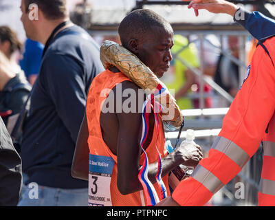 KOSICE, SLOVAQUIE - Octobre 6, 2018. Kipchu Raymond CHOGE gagnant sur 95 TBS Studio Mezinarodni Mieru, MMM 2018, Kosice. Marathon International de la paix Kos Banque D'Images