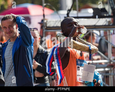 KOSICE, SLOVAQUIE - Octobre 6, 2018. Kipchu Raymond CHOGE gagnant sur 95 TBS Studio Mezinarodni Mieru, MMM 2018, Kosice. Marathon International de la paix Kos Banque D'Images