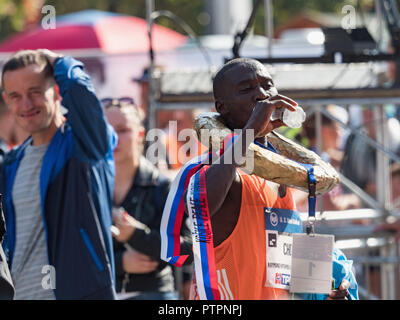 KOSICE, SLOVAQUIE - Octobre 6, 2018. Kipchu Raymond CHOGE gagnant sur 95 TBS Studio Mezinarodni Mieru, MMM 2018, Kosice. Marathon International de la paix Kos Banque D'Images