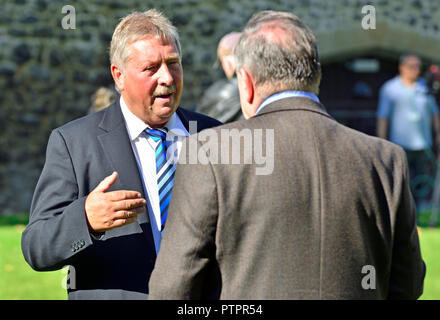 Sammy Wilson MP (DUP : East Antrim) interviewé sur College Green, Westminster, Octobre 2018 Banque D'Images