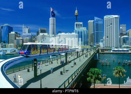 Historique 1994 MONORAIL MÉTRO PYRMONT BRIDGE DARLING HARBOUR BAY SKYLINE SYDNEY NEW SOUTH WALES AUSTRALIE Banque D'Images