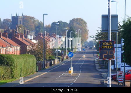 Une prise de conscience de la vitesse sur route en signe de Wakefield Swillington , Leeds. Banque D'Images