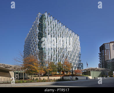 Le nouveau bâtiment de l'ambassade US Londres à neuf Elms, près de Vauxhall, Londres. Vue extérieure du sud en automne le soleil. Banque D'Images