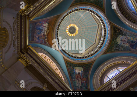 VICTORIA, CANADA - 26 septembre 2018 : Intérieur de la coupole ornée de la Colombie Britannique le Parlement bâtiment. Banque D'Images