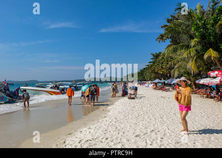 Ko Samed, Thaïlande - le 18 décembre 2017. Les touristes sur Hat Sai Kaew (Diamond Beach) Banque D'Images