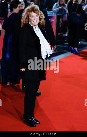 Londres, Royaume-Uni. 10 octobre, 2018. Writer Lynda La Plante à la London Film Festival Soirée d'ouverture de veuves projection de gala le mercredi 10 octobre 2018 tenue au Cineworld Leicester Square, Londres. Sur la photo : Lynda La Plante. Credit : Julie Edwards/Alamy Live News Banque D'Images