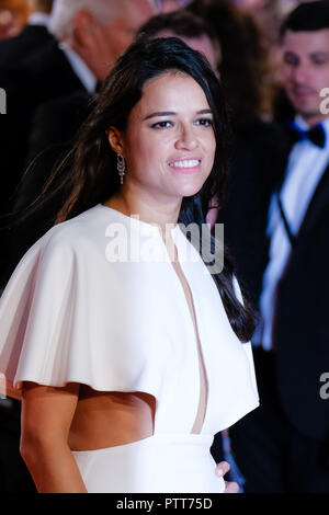 Londres, Royaume-Uni. 10 octobre, 2018. Acteur Michelle Rodriguez à la London Film Festival Soirée d'ouverture de veuves projection de gala le mercredi 10 octobre 2018 tenue au Cineworld Leicester Square, Londres. Photo : Michelle Rodriguez. Credit : Julie Edwards/Alamy Live News Banque D'Images
