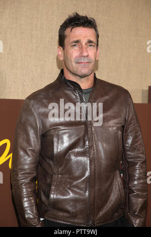 Los Angeles, CA, USA. 10 Oct, 2018. Jon Hamm à la première de Los Angeles au Camping de HBO Studios Paramount à Los Angeles, Californie le 10 octobre 2018. Credit : Faye Sadou/media/Alamy Punch Live News Banque D'Images