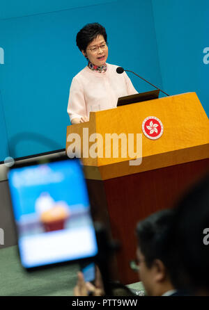 Hong Kong, Chine. 10 Oct 2018. Carrie Lam annonce l'interdiction sur l'e-cigarette et toutes les variantes de la e-cigarette dans les bureaux gouvernementaux Tamar Hong Kong le 10 octobre 2018. Chef de l'exécutif de Hong Kong, Carrie Lam, adresses d'une conférence de presse suivant la livraison de l'chefs politiques 2018 Adresse.Jayne Russell/ Alamy Live News Banque D'Images