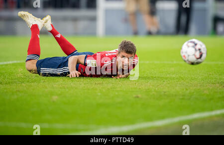 Munich, Allemagne. 06 Oct, 2018. 6 octobre 2018 : Muenchen, Allianz Arena Football Bundesliga : 1er, 7e journée : le Bayern Munich - Borussia Mönchengladbach : Muenchens Thomas Mueller. DFL RÈGLEMENT INTERDIT TOUTE UTILISATION DE PHOTOGRAPHIE COMME DES SÉQUENCES D'IMAGES ET/OU QUASI VIDÉO. (Remarque : L'UTILISATION DE FONDS PHOTO UNIQUEMENT APRÈS RETOUR LANGUE) Crédit : Thomas Eisenhuth | utilisée dans le monde entier/dpa/Alamy Live News Banque D'Images